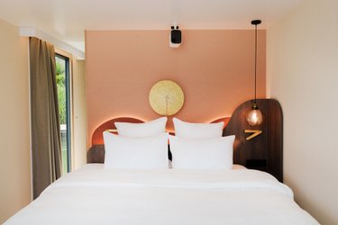 Suite flottante Supérieure Lit king-size Balnéo Sauna à La Ferté-Sous-Jouarre (4)