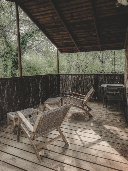 Hébergement AbracadaRoom : Cabane Selva - Lodge sur pilotis au cœur de la nature, calme & bien-être, réservé aux adultes • linge & ménage inclus • climatisation réversible • cuisine équipée - Image 8