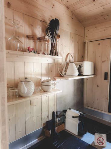 Hébergement AbracadaRoom : Cabane Ausèla - Lodge sur pilotis au cœur de la nature, calme & bien-être, réservé aux adultes • linge & ménage inclus • climatisation réversible • kitchenette équipée - Image 14