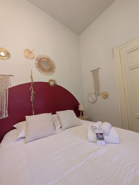 Hébergement AbracadaRoom : Chambre d'hôte La Loge Pourpre du Château Ste Colombe - Image 12