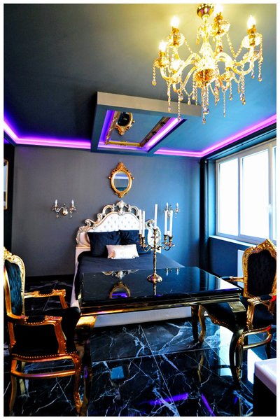 Hébergement AbracadaRoom : La suite MAJESTUEUSE, SPA XXL, CHEMINÉE LUXE, 5 min du centre - Image 7