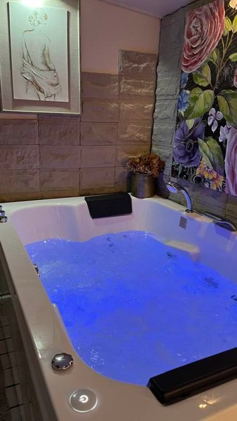 Hébergement AbracadaRoom : Cabane Romantique Du Jardin Balnéothérapie - Image 52