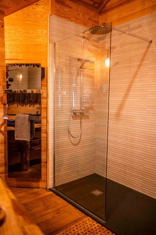 Cabane du Lac & Spa à Saint- Martin Des Combes (7)