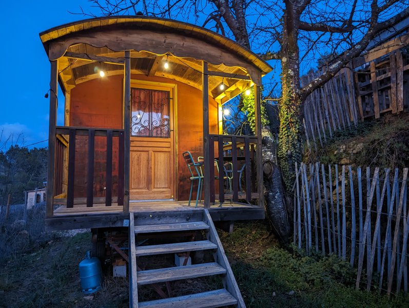 Hébergement AbracadaRoom : Roulotte en Ecolieu - Image 2