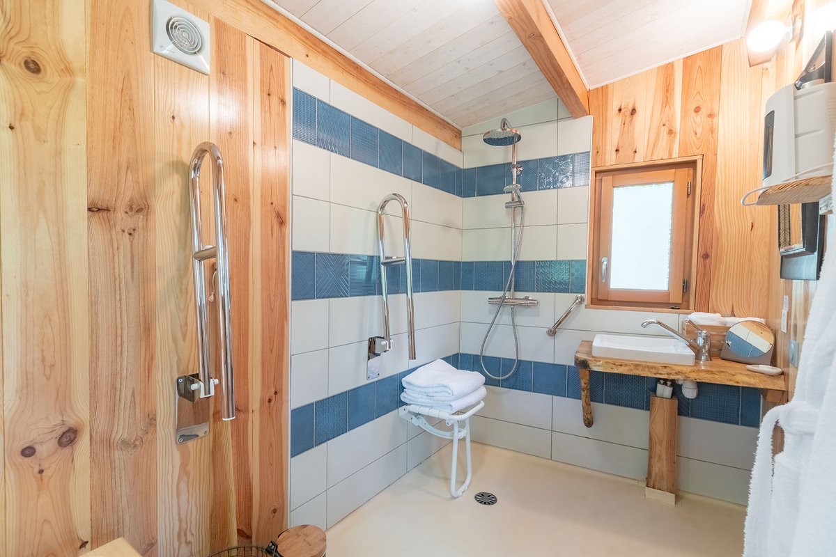 Cabane avec spa "Carrelet" PMR ou Familiale à Lamothe-Fénelon (10)