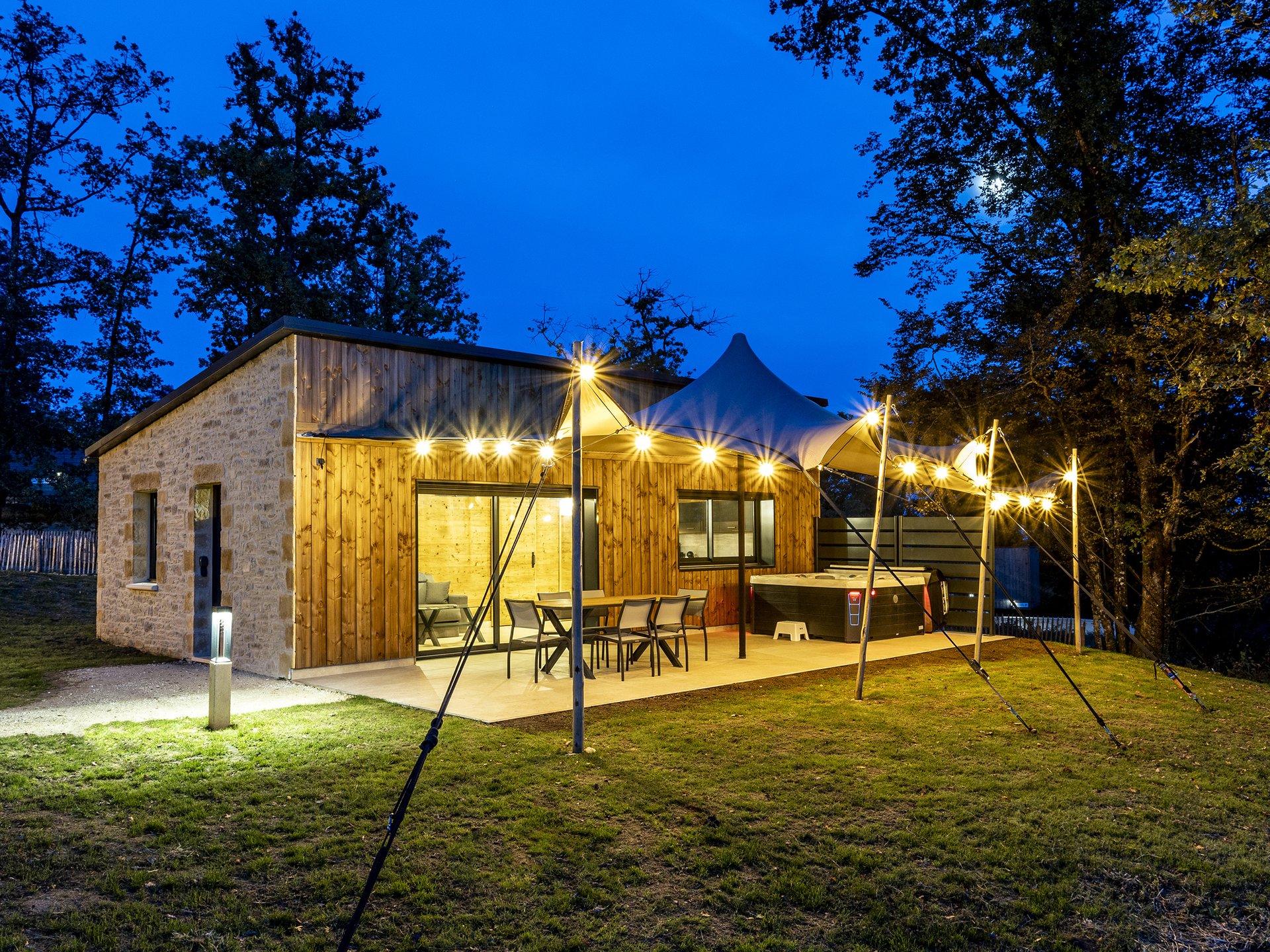 Lodge des Oliviers Spa avec vue panoramique sur Sarlat