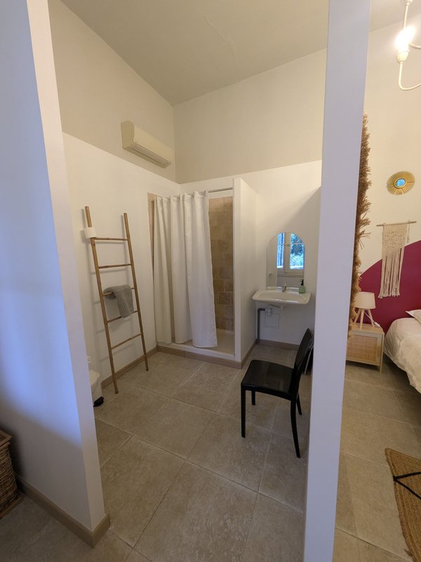 Chambre d'hôte La Loge Pourpre du Château Ste Colombe à Saint Genies Des Mourgues (7)