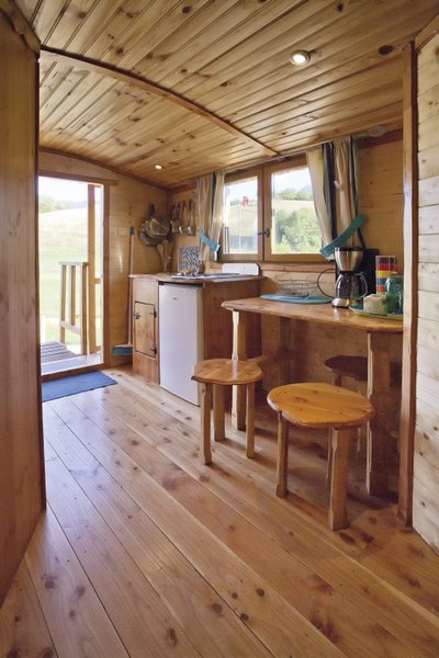 Hébergement AbracadaRoom : Roulotte Maquisarde - Image 5