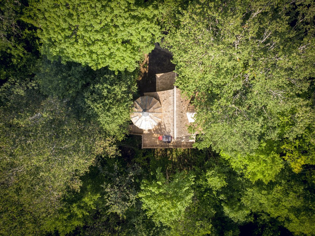 Cabane féérique  Spa - Cigogne noire à Vernois Les Vesvres (1)