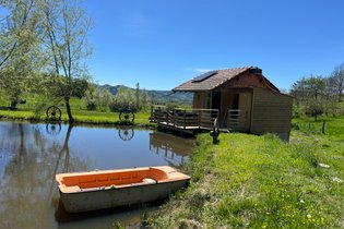 Cabane au bord de l'eau