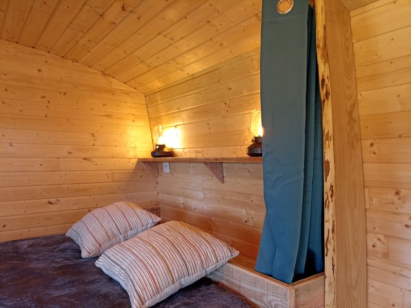 Hébergement AbracadaRoom : La Roulotte du Domaine de la Comté & Spa - Image 6