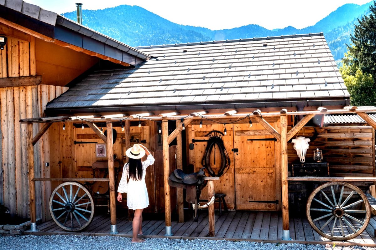 Cabane Le Saloon & Spa à Le Biot (6)