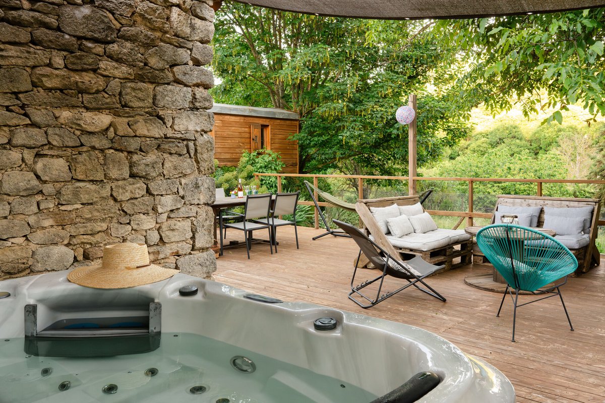 Roulotte la Clé du Luberon & SPA à Buoux (42)