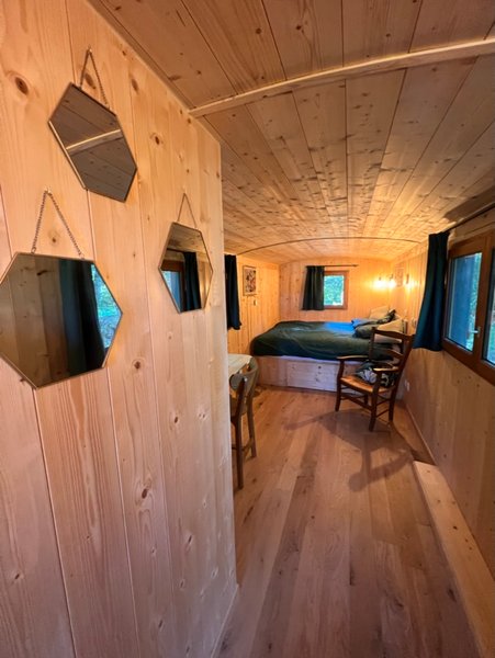 Hébergement AbracadaRoom : La Roulotte de La Garenne - Image 6