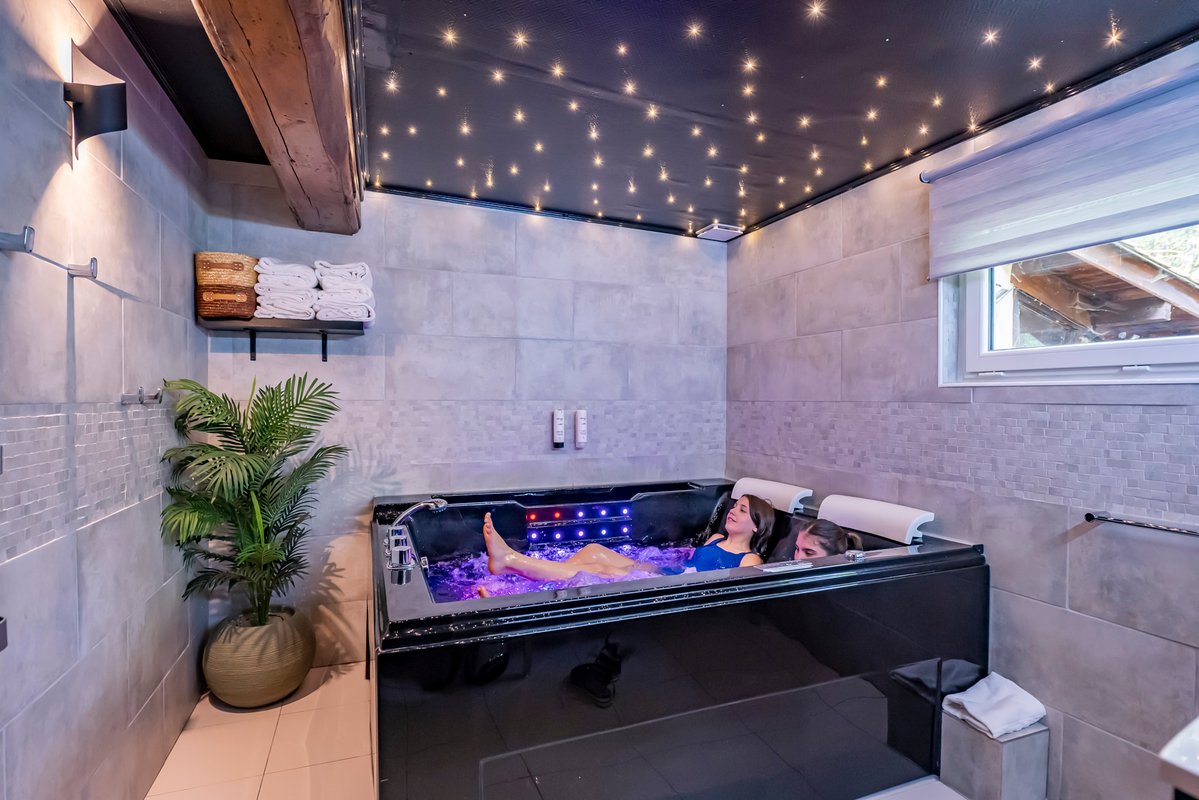 Gîte avec jacuzzi à Arbigny (1)