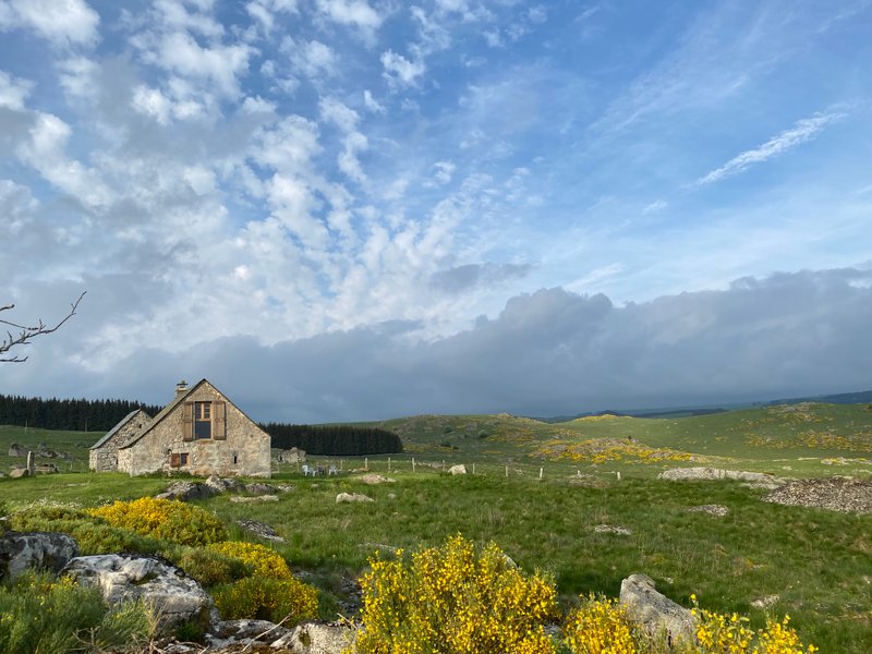 Hébergement AbracadaRoom : Buron Cœur d’Aubrac - Image 4