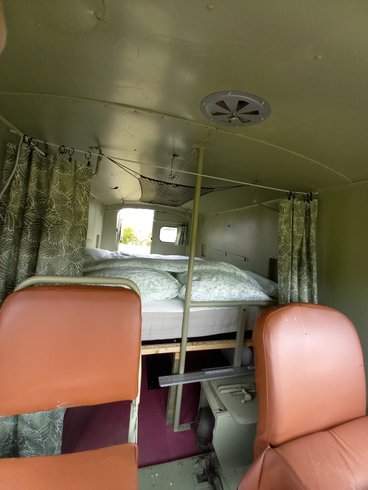 Hébergement AbracadaRoom : Jungle Tent with Vintage Military Ambulance - Image 18