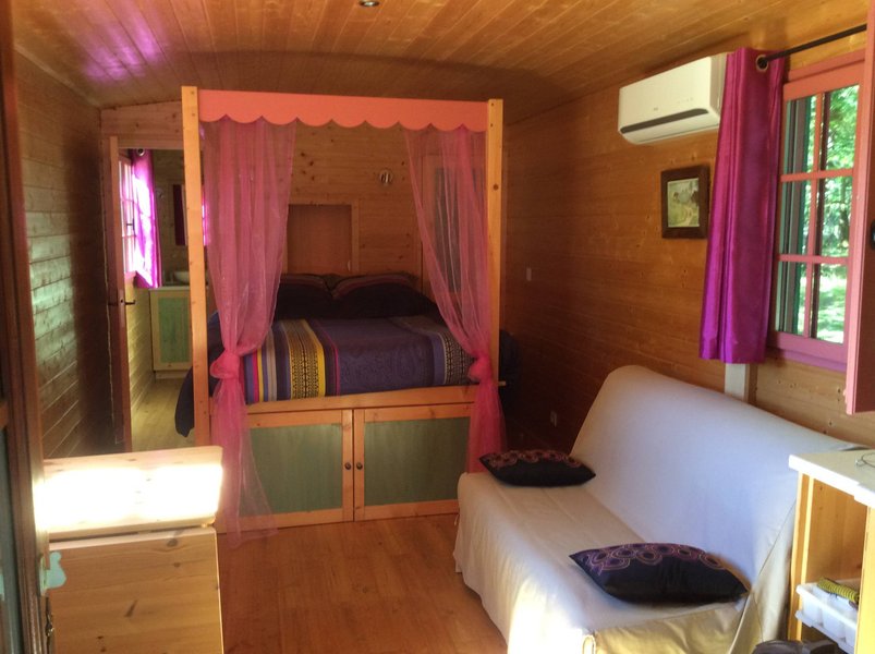 Hébergement AbracadaRoom : Roulotte coté piscine - Image 3