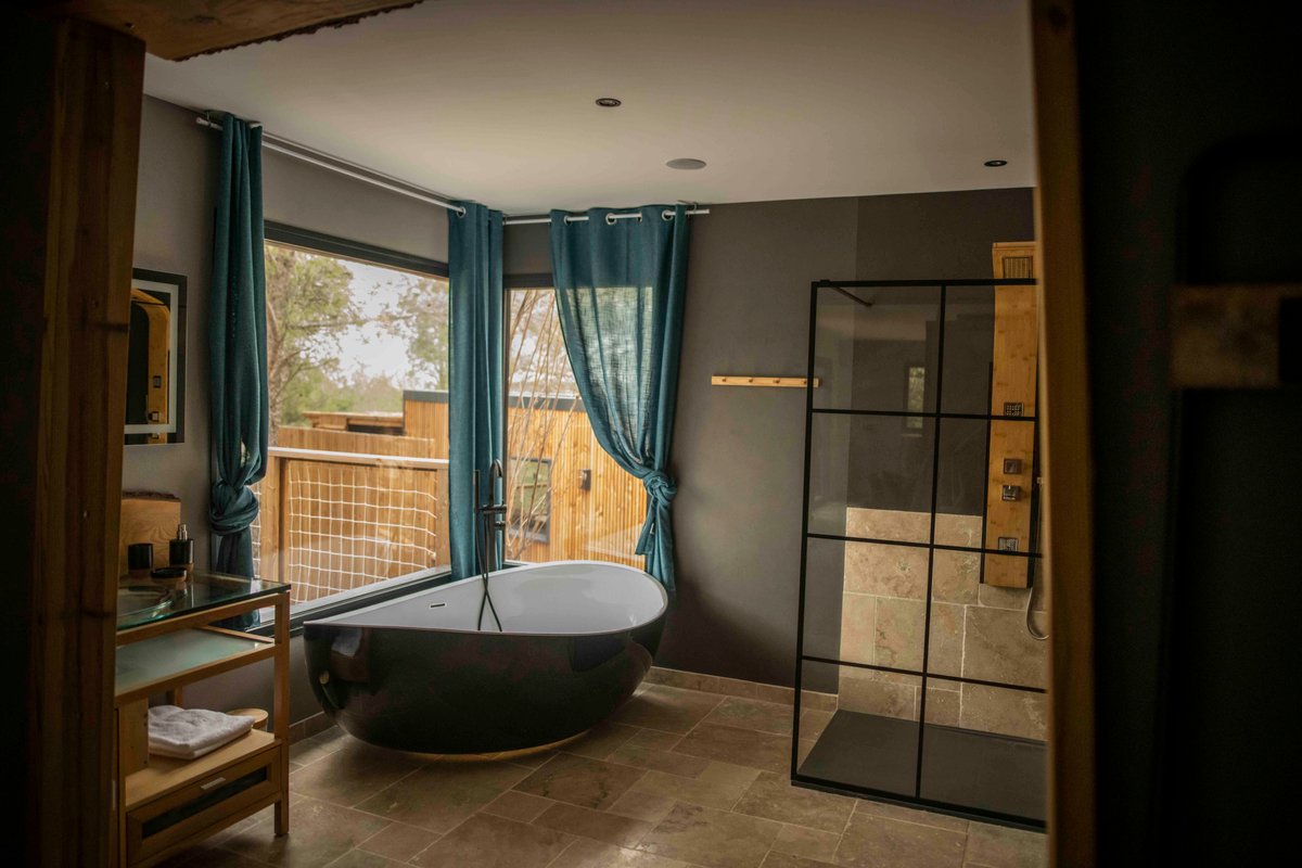 Villa Couple Baignoire Jacuzzi et Filet à Calvisson (6)