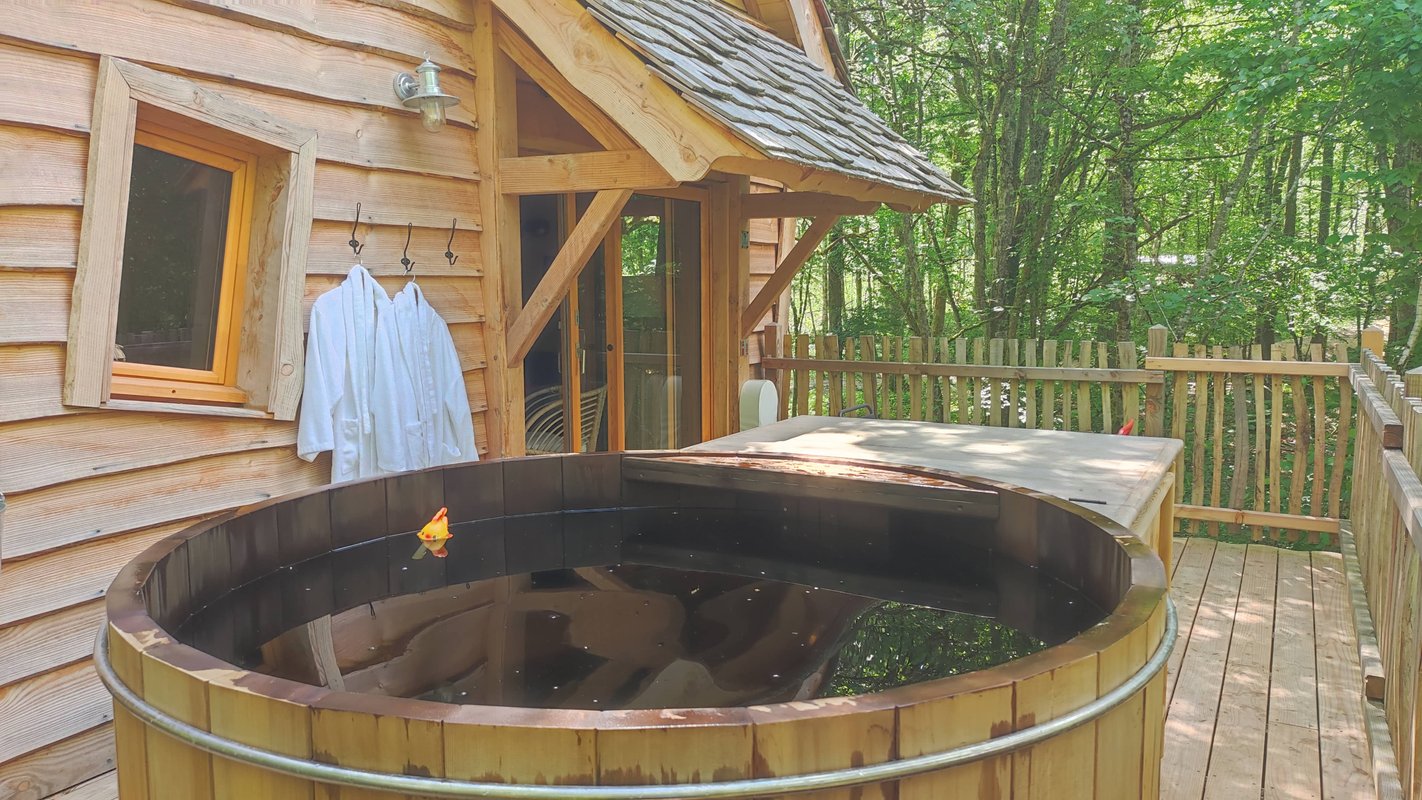 Cabane féérique  Spa - Cigogne noire à Vernois Les Vesvres (2)