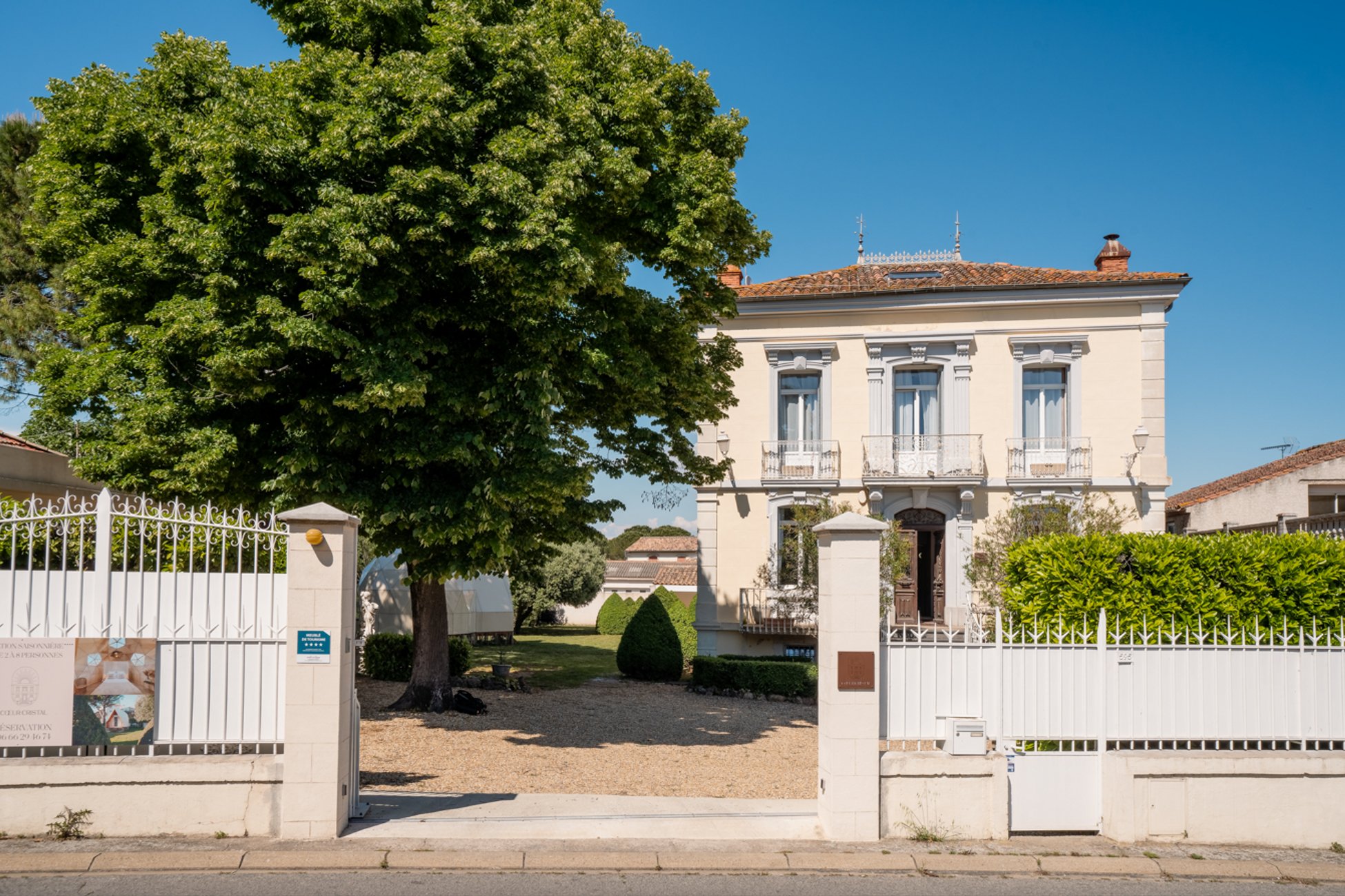 Hébergement UnicStay : Maison de maître 4* avec piscine & jardin (6 pers.) à Magalas