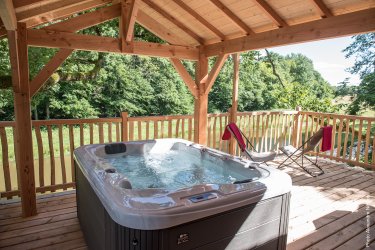 jacuzzi privatif-cabane dans les arbres-séjour insolite en famille-centre-abracadaroom