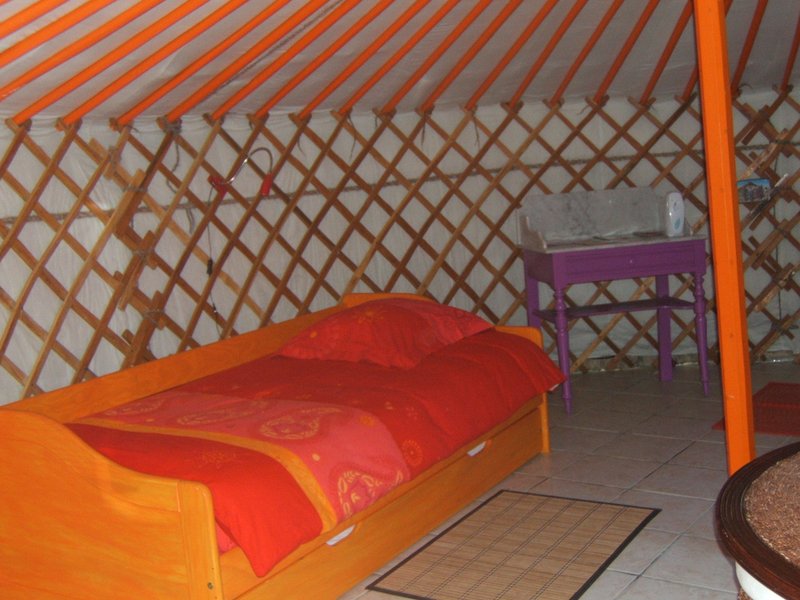 lit_simple_lila_vendee_yourte