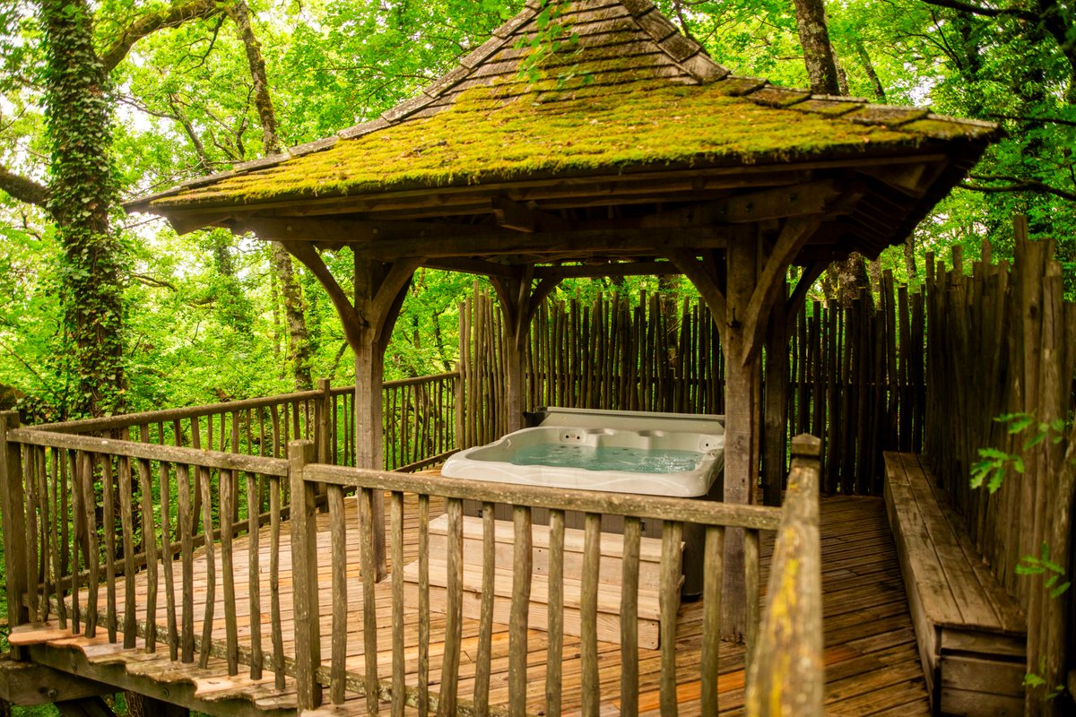 Cabane Château Hautefort & Spa à Beaumontois En Perigord (3)