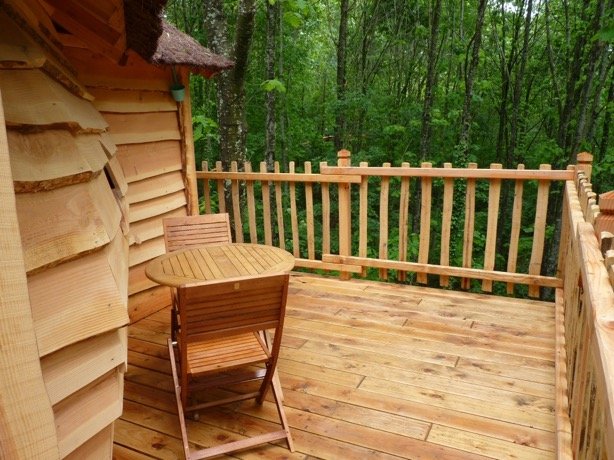 Nids_cabanes_Nids_du_bearn_sejour_en_terrasse_foret_abracadaroom