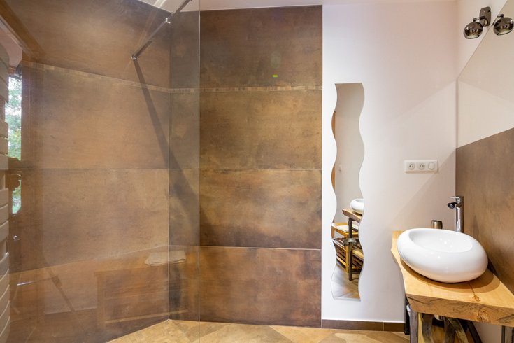 Hébergement AbracadaRoom : La Bulle d'Eau : écolodge au milieu des volcans avec Spa privatif - Image 11