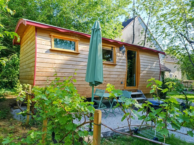 Hébergement AbracadaRoom : La Roulotte du Domaine de la Comté & Spa - Image 1