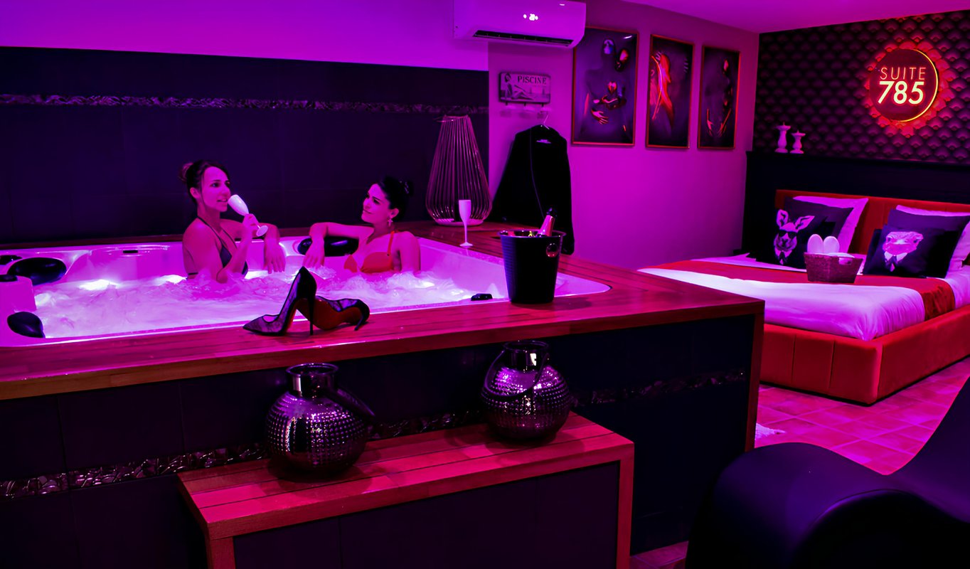 SUITE 785 CHAMBRE  ROMANTIQUE  SPA JACUZZI SAUNA à Montauban (1)