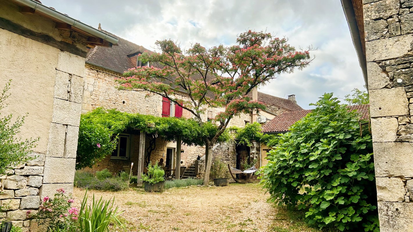 Studio Châtaigne à Gabillou (13)