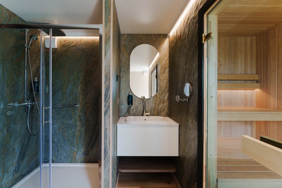 Suite flottante Supérieure Lit king-size Balnéo Sauna à L'isle Adam (9)