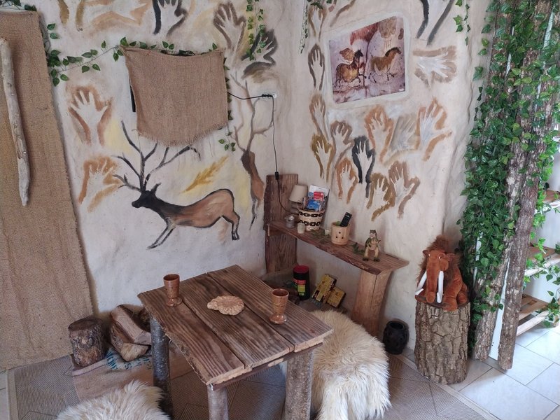 Hébergement AbracadaRoom : Homoerectus avec  accès au jacuzzi pendant 30 minutes, Petit-déjeuner, repas du soir  & Un massage bien-être 30 minutes par pers - Image 2