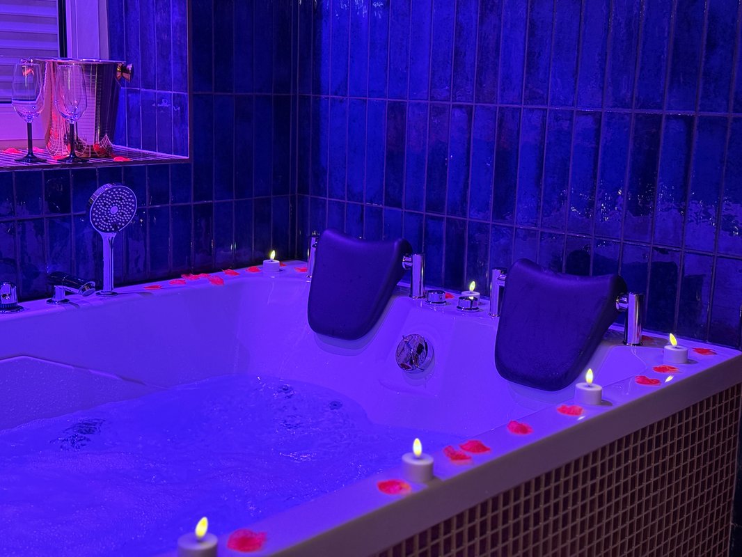 Le Secret de Cléopâtre - Love Room, Jacuzzi, Pièce Secrète à Scheibenhard (2)
