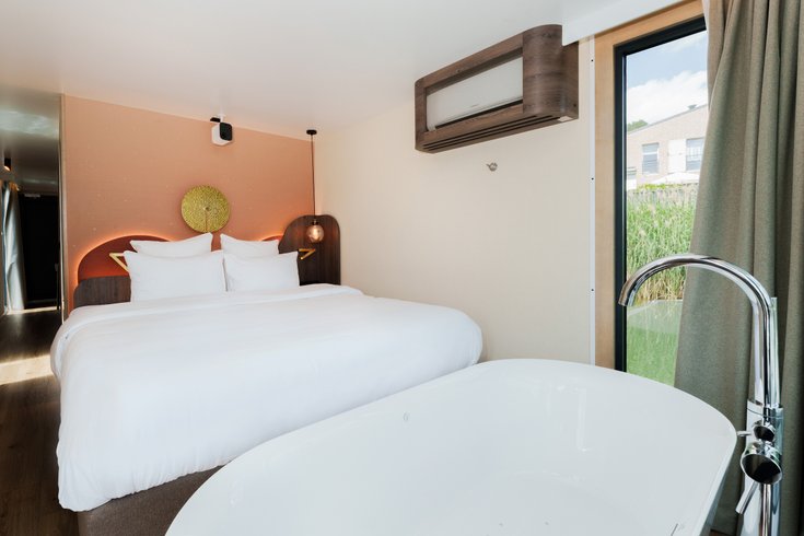 Hébergement AbracadaRoom : Suite flottante Supérieure Lit king-size Balnéo Sauna - Image 6