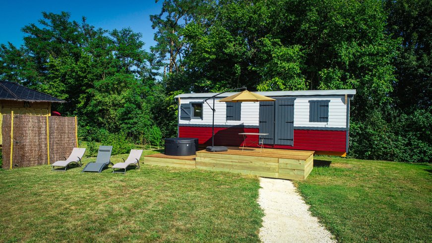 Hébergement AbracadaRoom : La roulotte de L'Orée des 4 chemins & Spa - Image 1