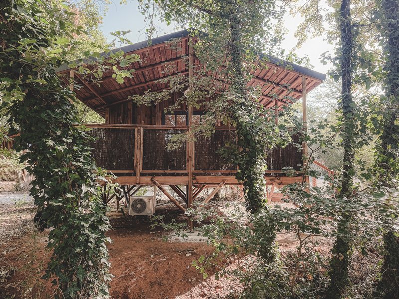 Hébergement AbracadaRoom : Cabane Auròra - Lodge sur pilotis au cœur de la nature, calme & bien-être, réservé aux adultes • linge & ménage inclus • climatisation réversible • kitchenette équipée - Image 21