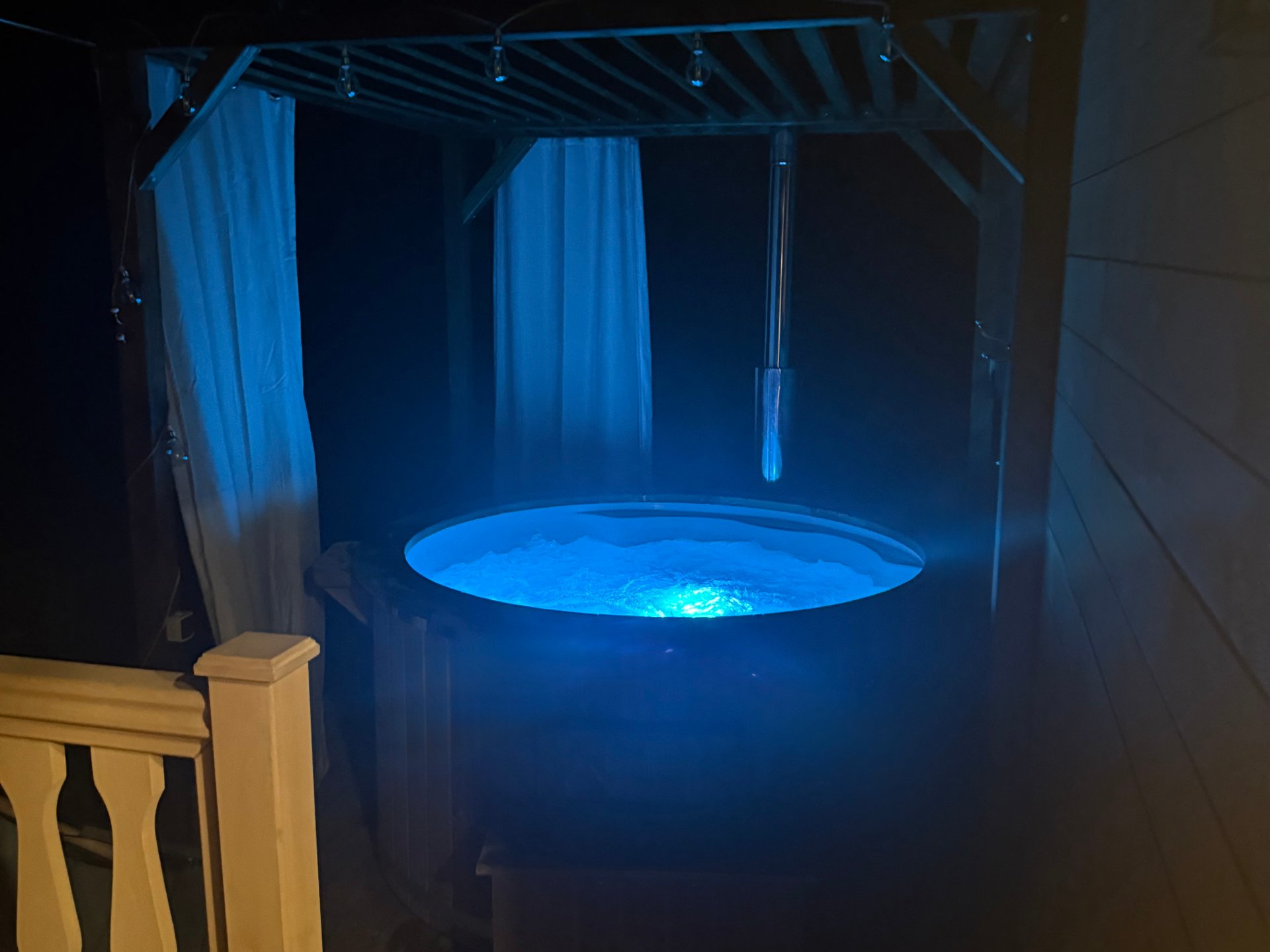 La roulotte dorée & bain nordique privatif