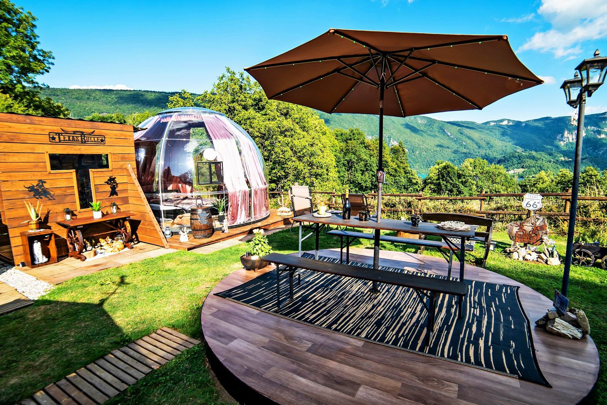 Hébergement UnicStay : Bulle Texas – Luxe  & SPA – Vue Lac Aiguebelette à Novalaise