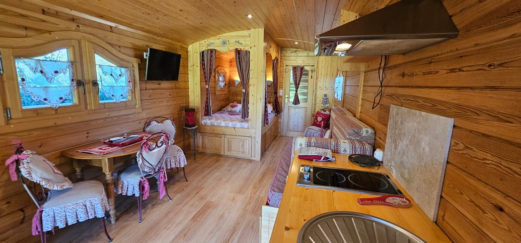 Hébergement AbracadaRoom : Roulotte du Soleil - Image 16