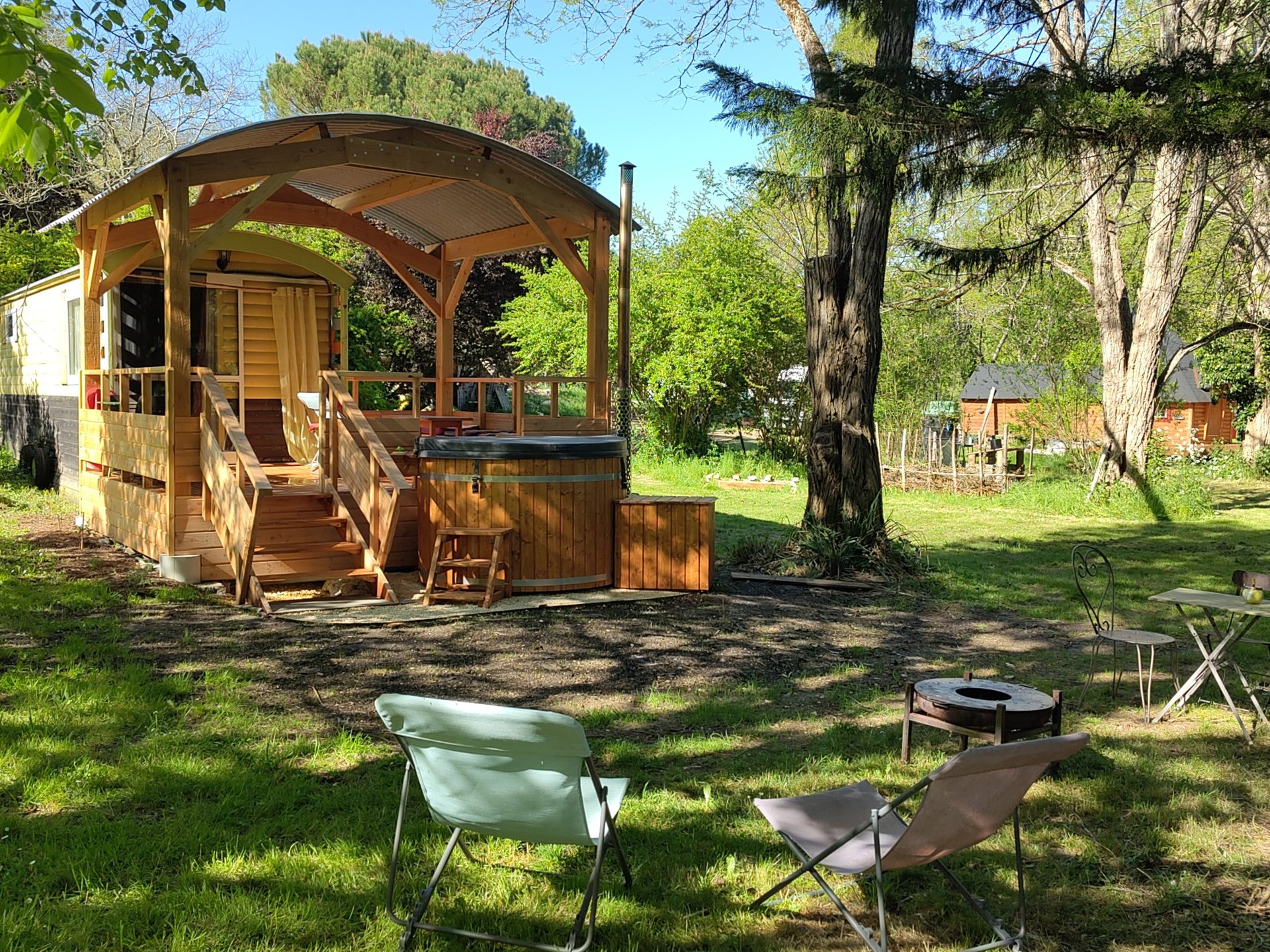 La roulotte & Spa, vagabonder sous le tilleul