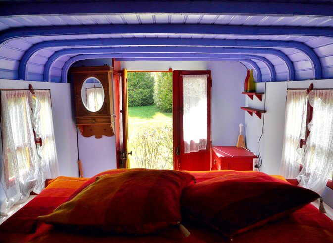 Hébergement AbracadaRoom : Petite Roulotte au bord d'un lac - Image 3