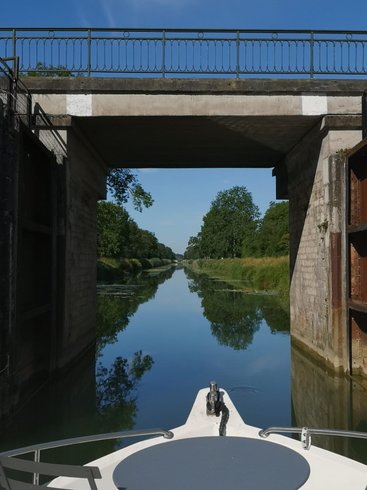 Domaine AbracadaRoom : Bateaux sans permis Bourgogne - Image 1