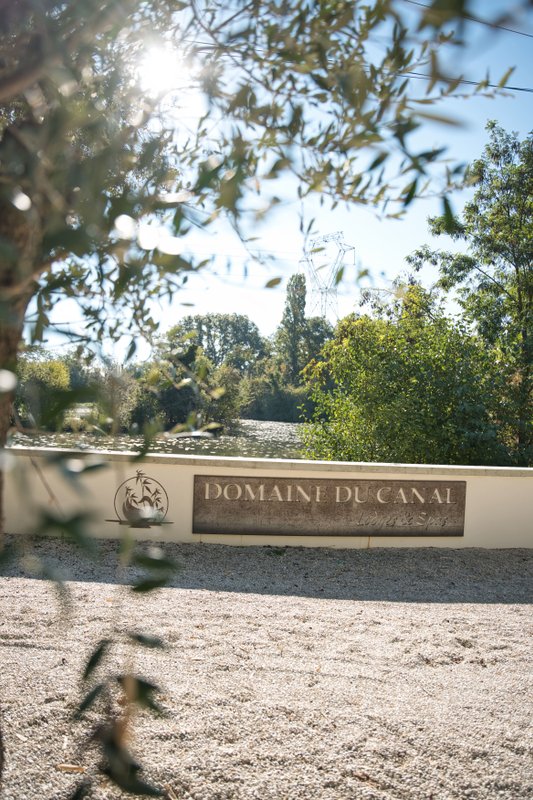 Lodge haut de gamme & bain nordique privatif au bord du Canal de Briare à 1h15 de Paris à Montcresson (21)