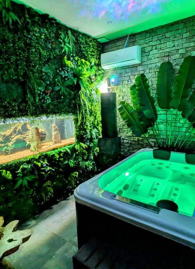 Nuit insolite avec Spa, sauna et jardin privatifs immersion en AMAZONIE à Le Passage D'agen