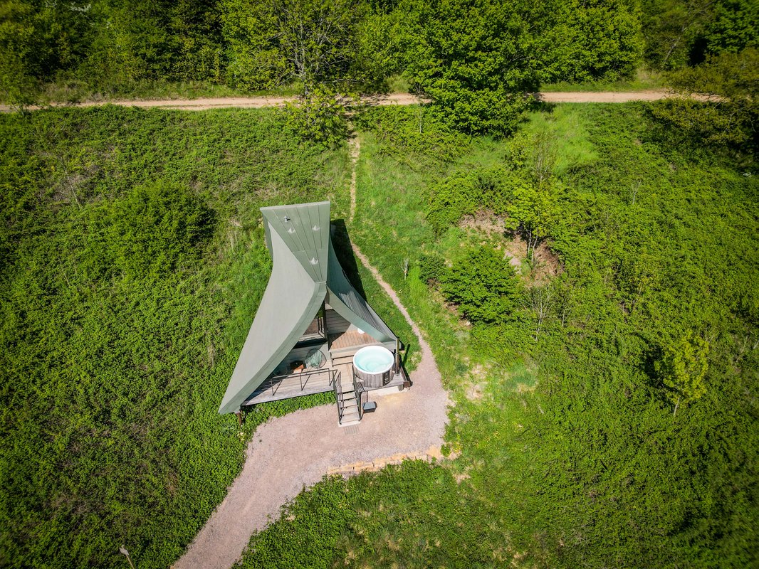 Singi : ecolodge de luxe en pleine nature avec bain nordique à Massingy-Lès-Vitteaux (31)