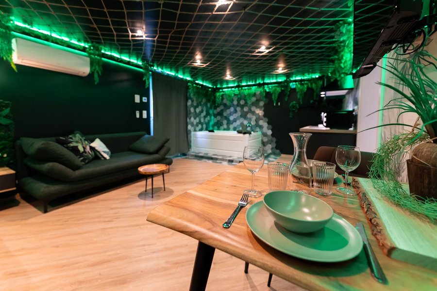 Hébergement AbracadaRoom : L'Oasis Tropicale - Love Room, Jacuzzi - Image 3