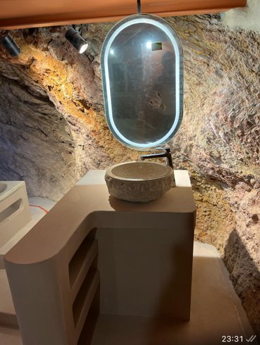 Hébergement AbracadaRoom : Escapade troglodyte à FITOU avec terrasse panoramique et parking privé - Image 6